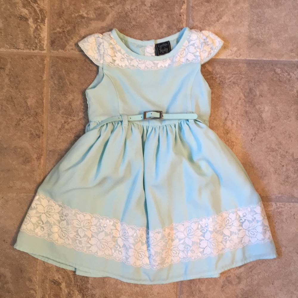 Girls 4T dress with lace accent